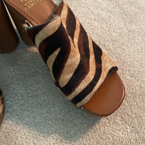 Vince Camuto 9.5 calf hair platform sandals - Picture 4 of 11